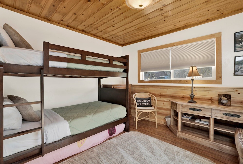 Entertainment Cabin #610
