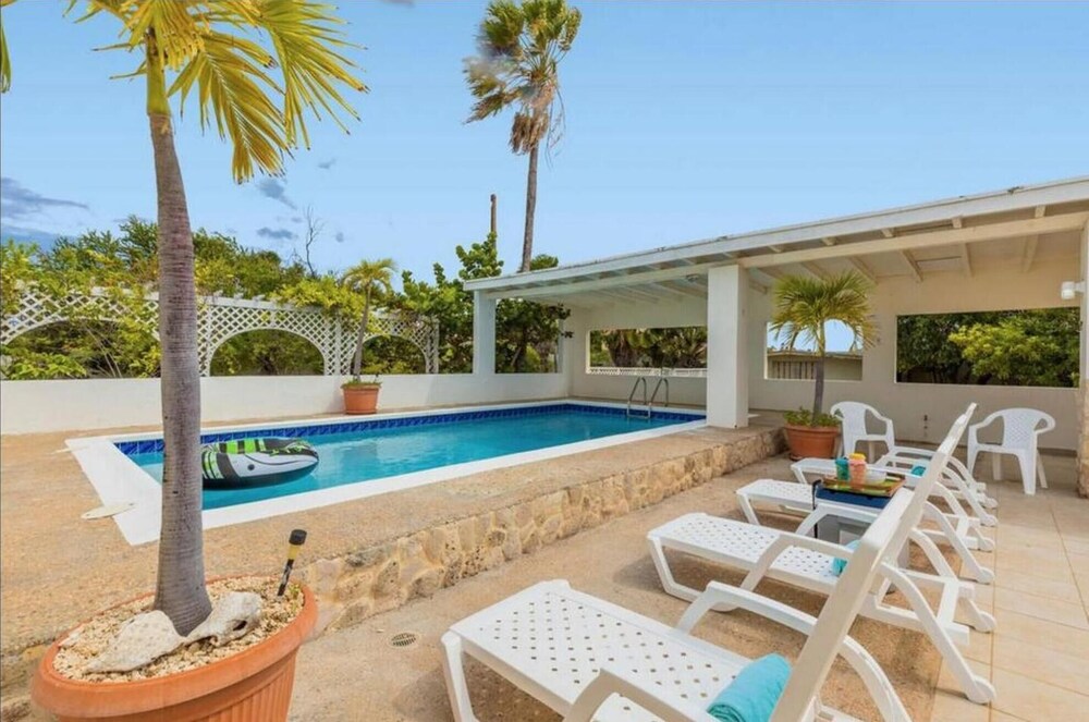 Villa Allegra Family Vacation Home w Pool BBQ