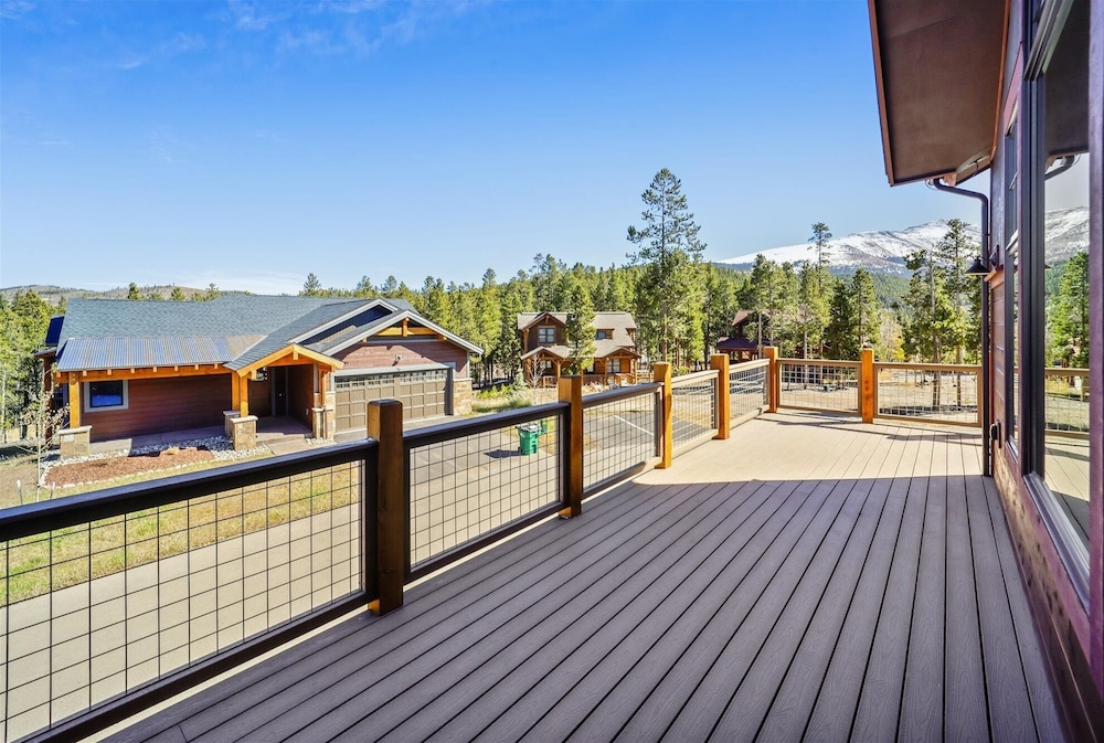 Cocoa Cabin 4 Bedroom Home by RedAwning