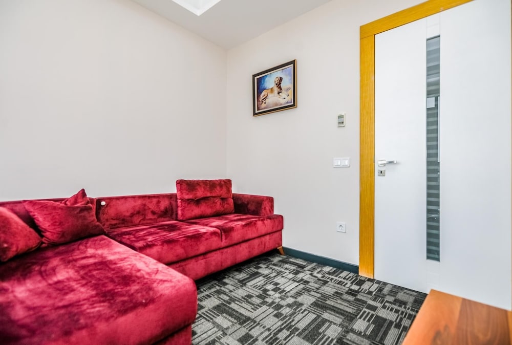 Fully Furnished Flat With Security in Atasehir