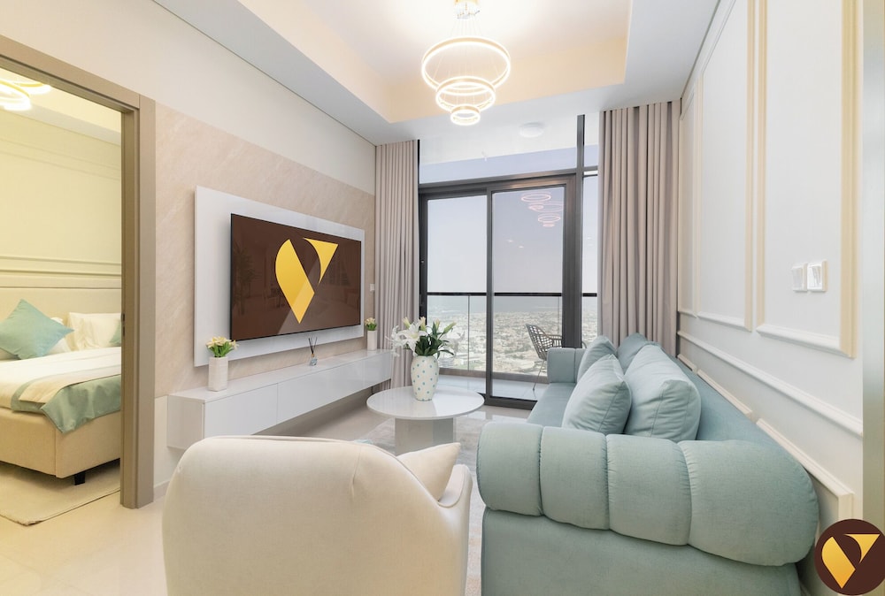 Vogue Business Bay with Sea View Metro
