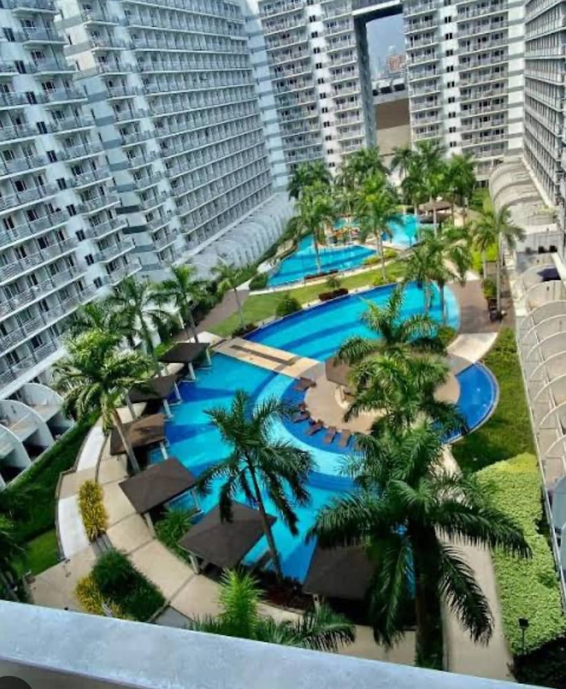 Dainty Pasay City Apartment for Rent - Entire House Front of Mall of Asia