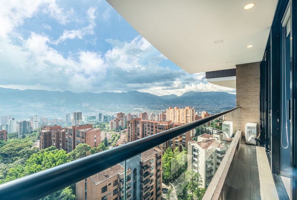 Apartamentos Class Suites by HOUSY HOST