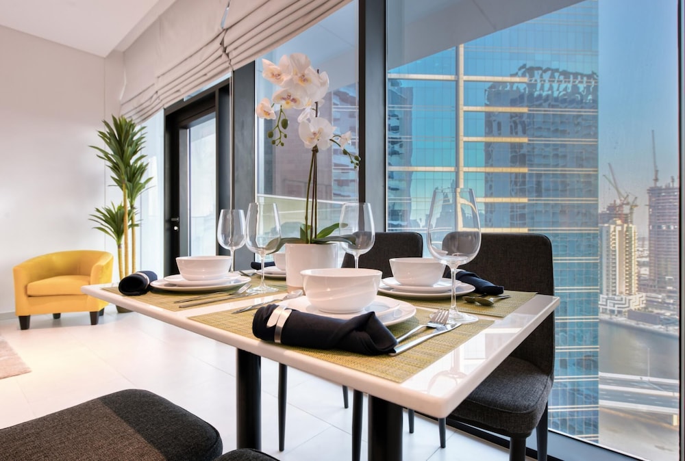 Stylish Studio w Dubai Canal Vw in Business Bay