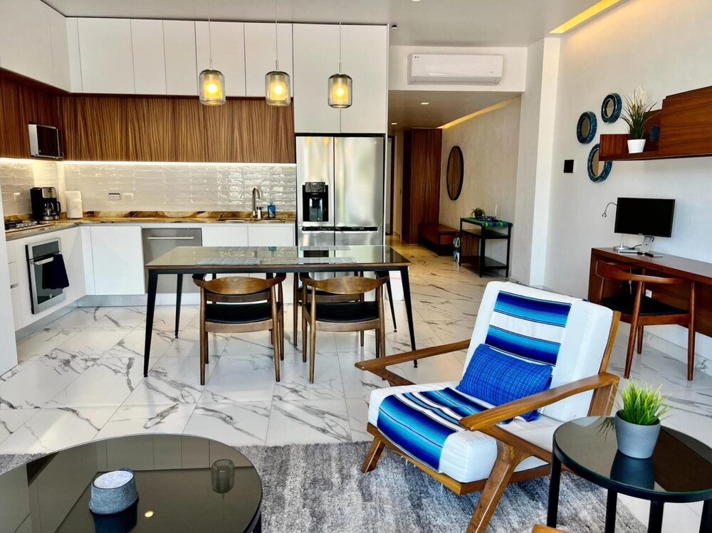 One of the Best Pools in Town 1 bed 2 Bath view 5