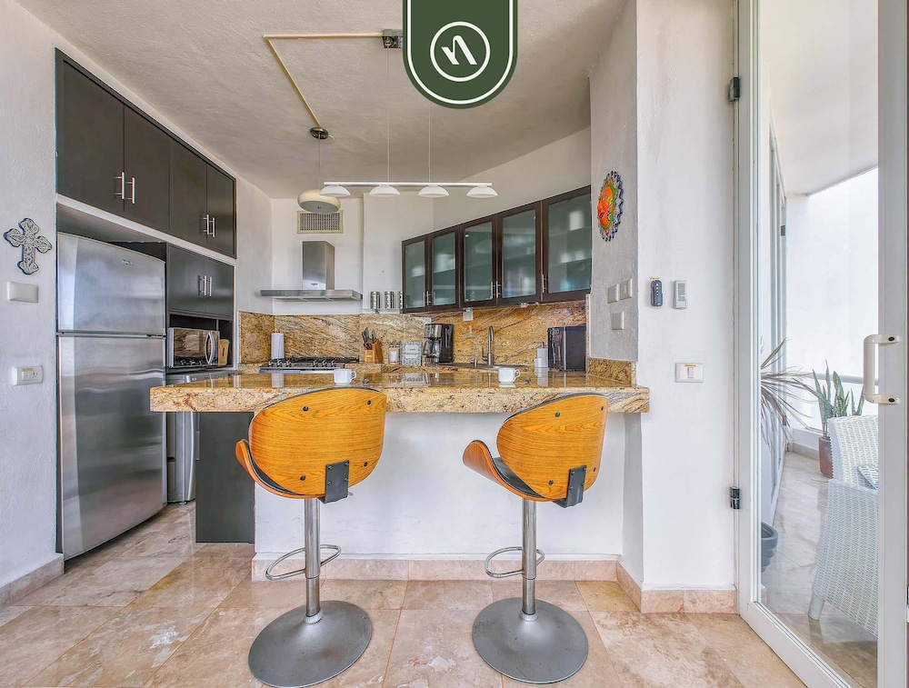 Corner 2 BR Condo - Spectacular Oceanview Sunsets