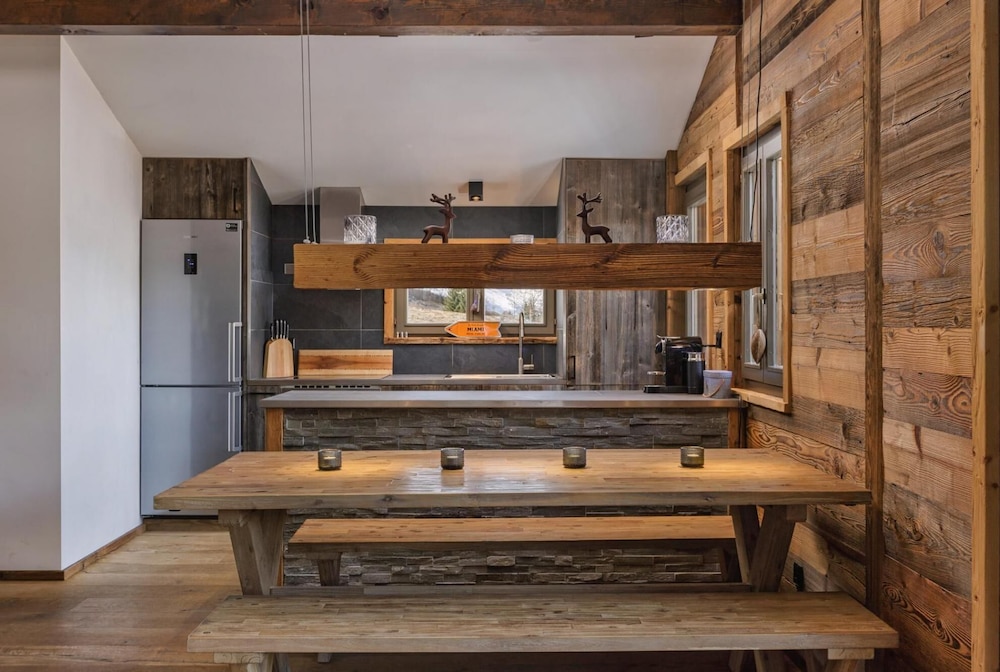 Chalet Capricorne -impeccable Ski in out Chalet With Sauna and Views