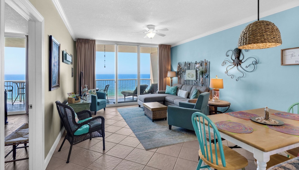 2BR Gulf Front Condo w/ Pool, Gym, Hot Tub + Free Attraction Tickets!