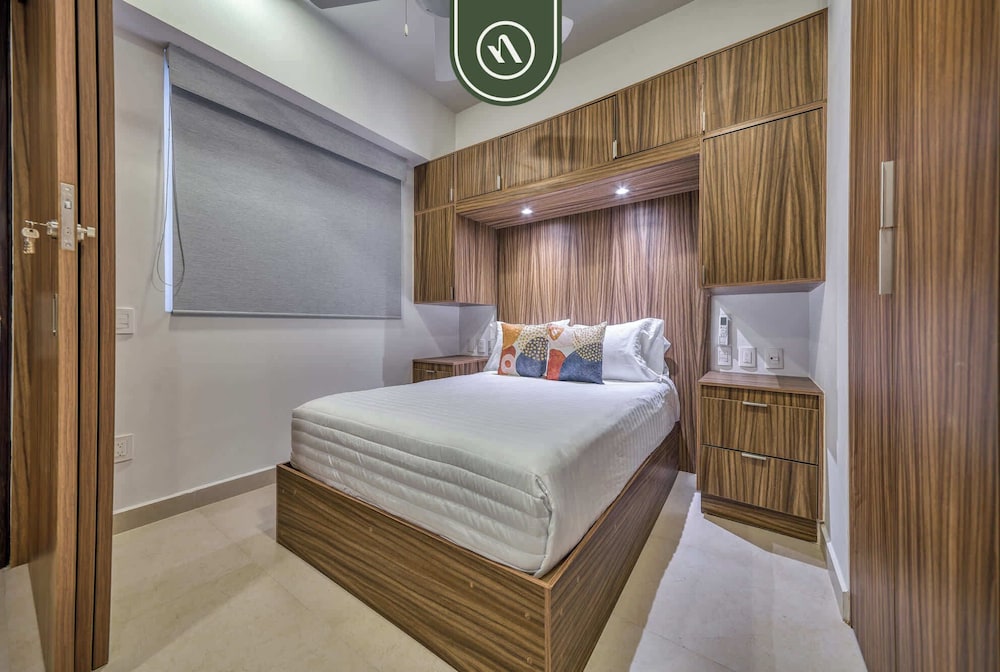 Brand New 1 BR Condo - Pool - Jacuzzi - Gym