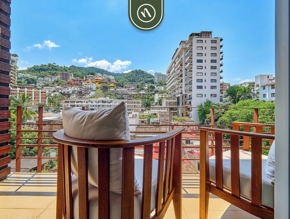 Amazing 1 BR Condo in Romantic Zone - Rooftop Pool