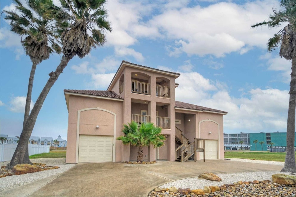 2 Homes, Sleeps 22 Steps to the Beach, Private Pool, Fire Pit, Balcony Views