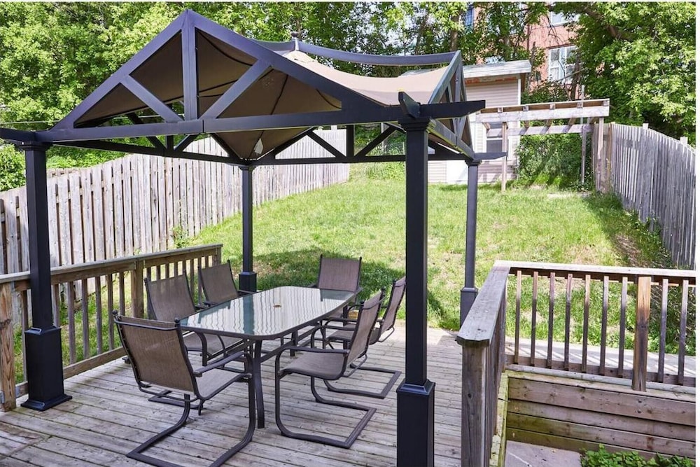 Picton Place Centrally Located in Downtown Picton - Image 1