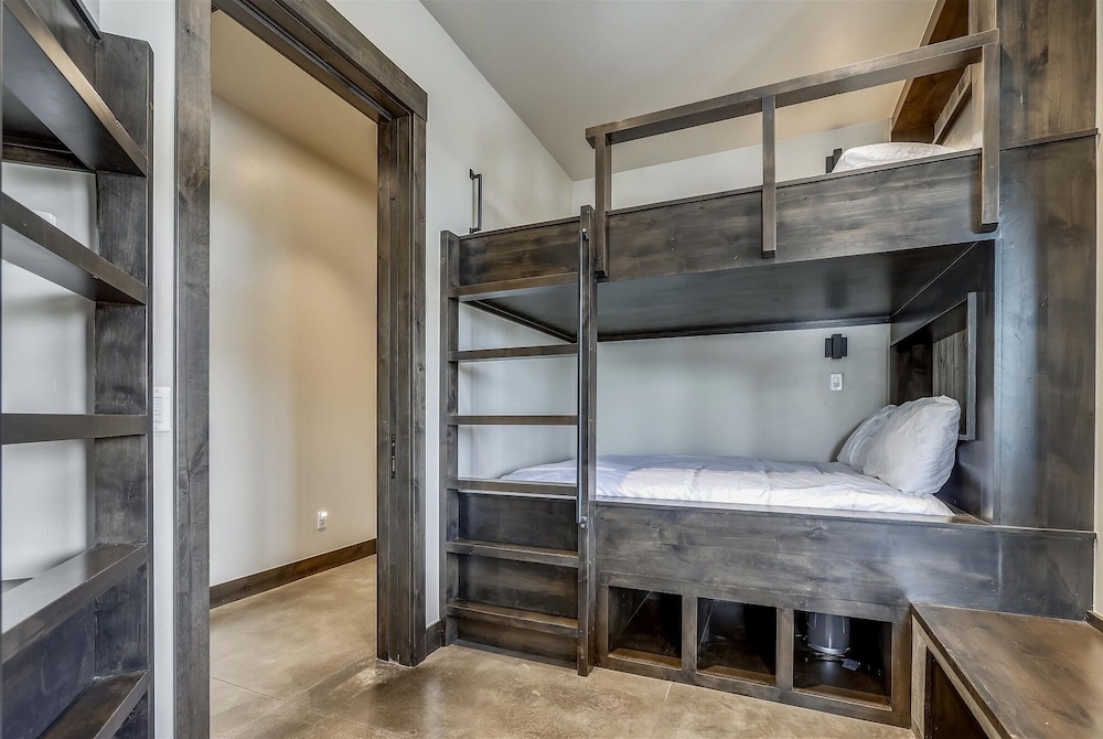 Barton Creek Vista 6 Bedroom Home