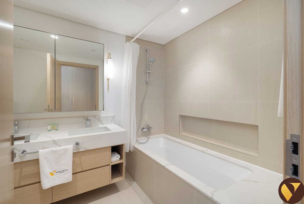 Icon Bay Creek Harbour Waterfront Living