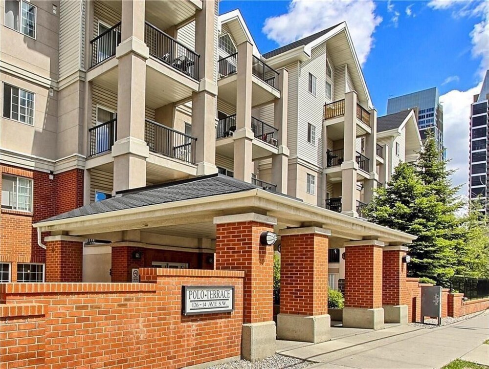 Cozy Condo w Parking Wifi Coffee - 5min2stampede