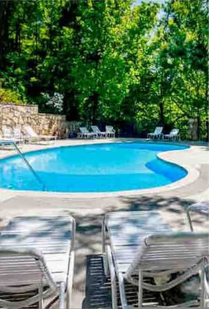 Dreamy Bear Lodge in Gatlinburg