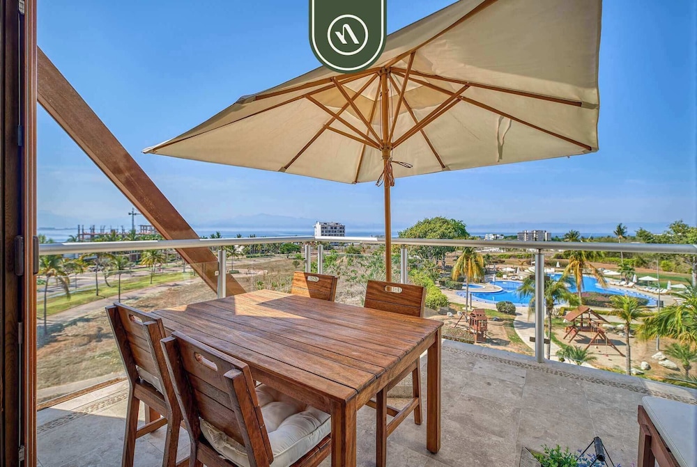 Oceanfront 3BR Condo With Beach Club - Pool