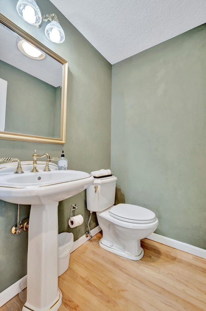 Stones Throw Beachfront Premier Suite 4 Views