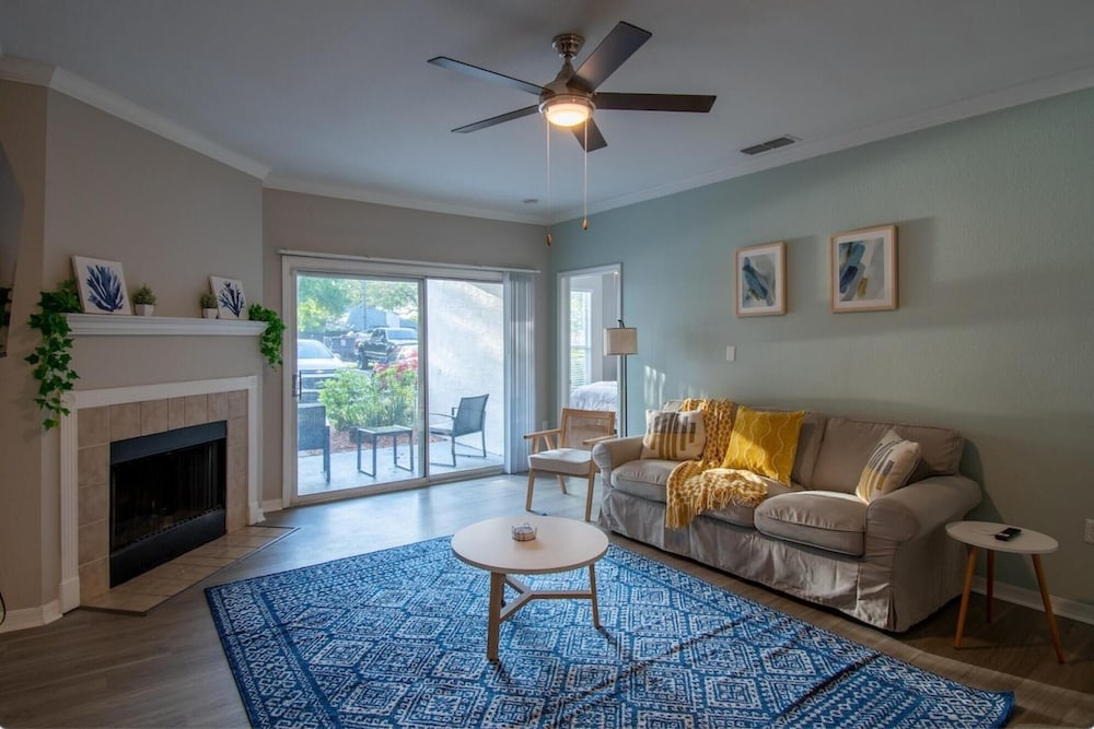 Jacksonville Vacations - Upgraded 3 bed apt Close to Beaches and Mayo Clinic - Property Image 1