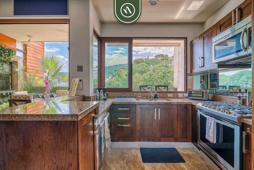 1 BR Condo - Amazing Sunsets From the Roof - Pool