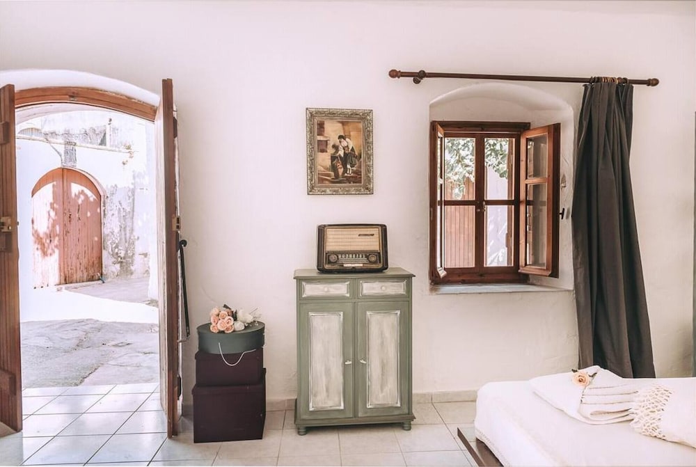 Melody House in Roustika view 3