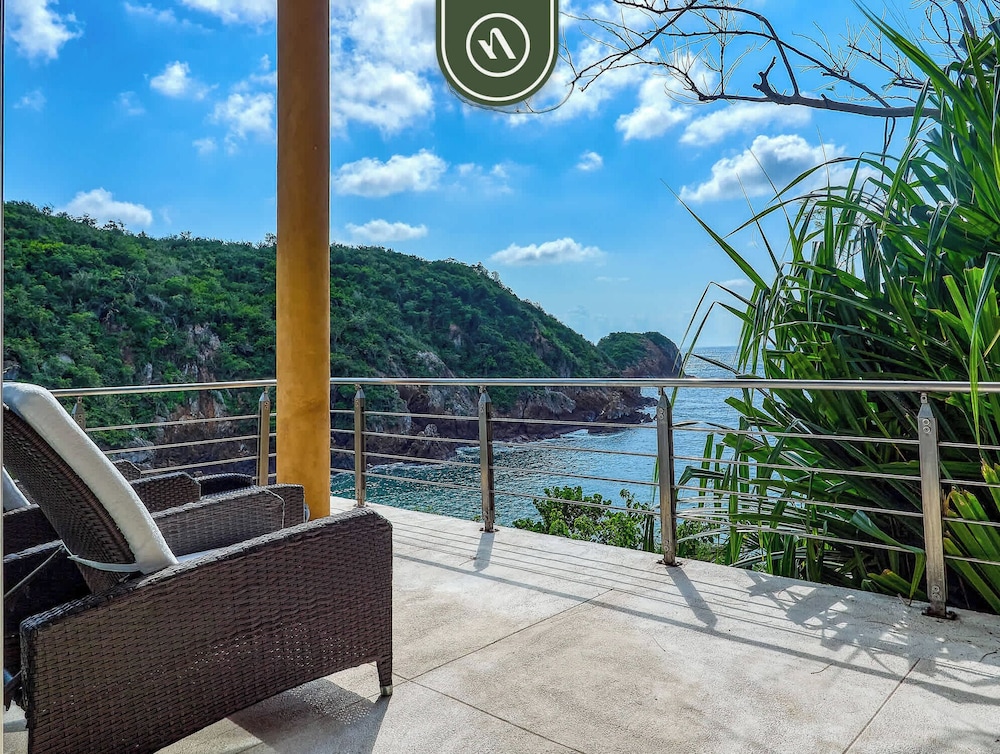 Luxury Oceanfront Villa - Private Beach - Pool