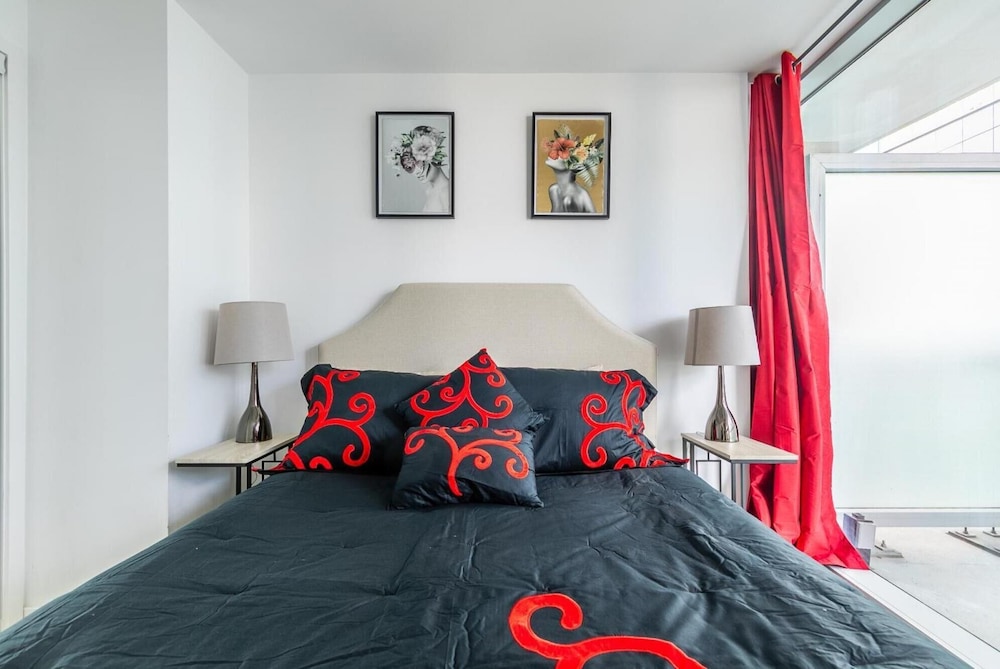 Classy 1 Bedroom Condo on 32 Floor in Downtown