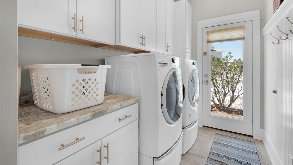5BR Sleeps 14 in Seagrove Beach, Golf Cart, 6 Bikes, Pool + Free Attractions!
