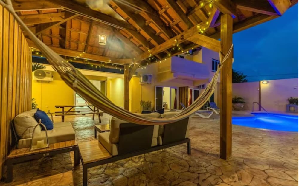 NEW 6br6 5BA Villa 200m to Beach w Privatepool