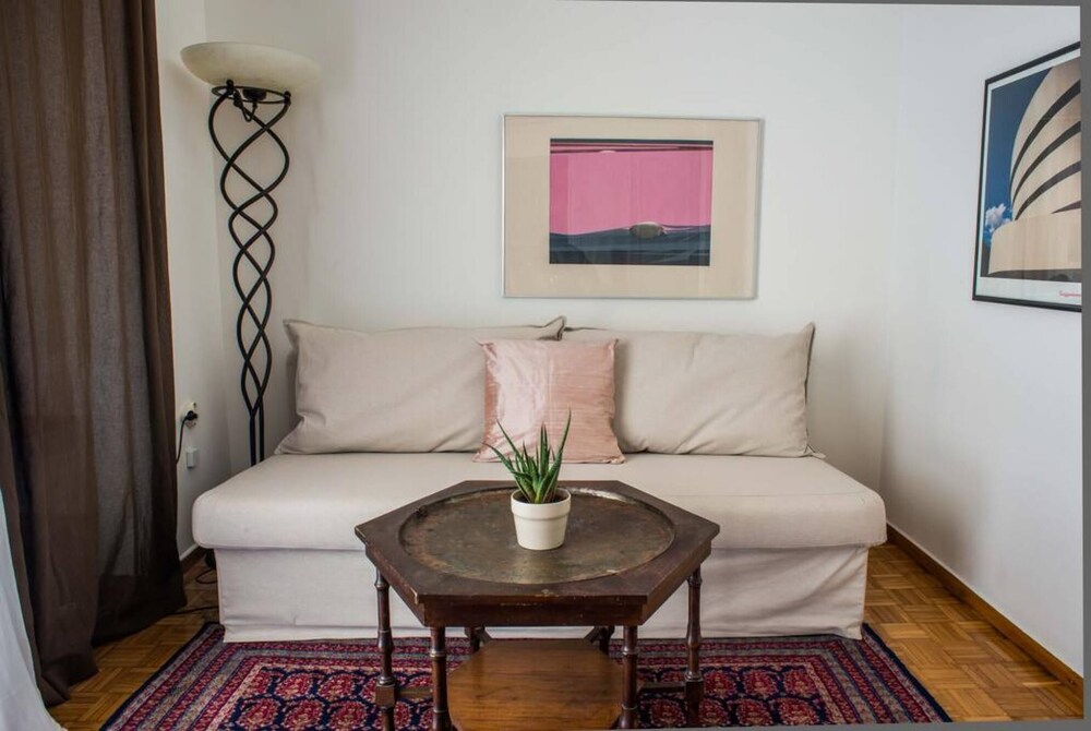 100m2 of Classical Beauty Comfort Near Syntagma