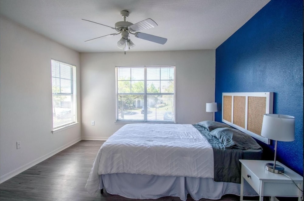 Jacksonville Vacations - Upscale Modern Resort-style Retreat Great Location - Property Image 4