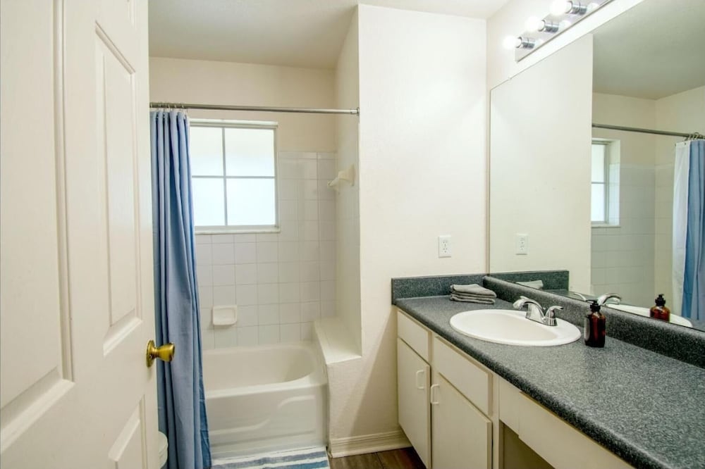 Jacksonville Vacations - Upscale Modern Resort-style Retreat Great Location - Property Image 5