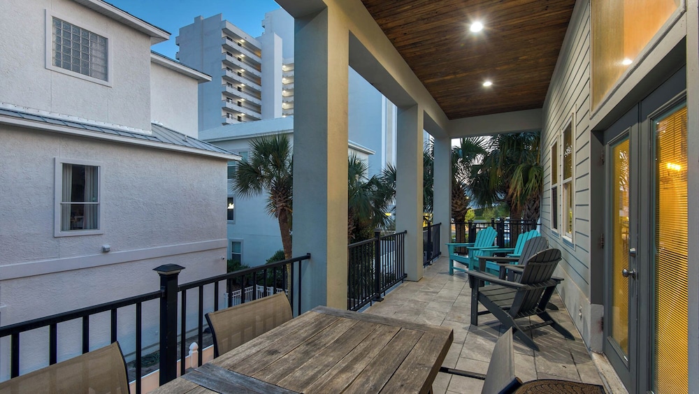 Luxurious Gulf-side Living in Santa Rosa Beach!