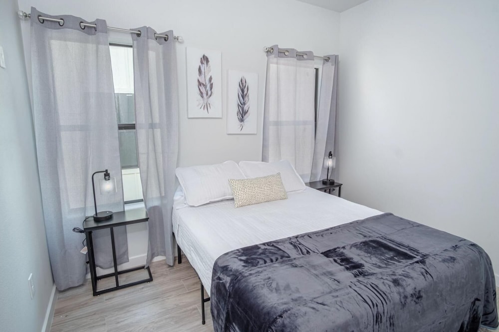 Spectacular Cozy 3 BR 2 5 BA Apt Near Downtown view 3