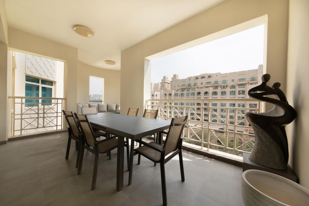 Luxurious 2 Bed Apt on Palm Jumeirah