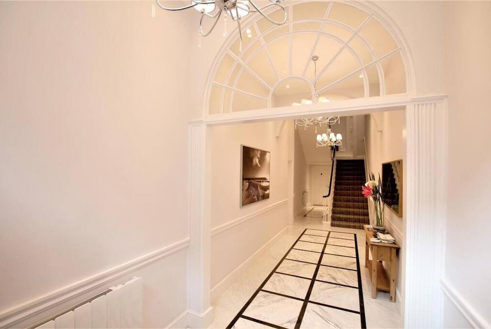 Lovely 2 Bedroom Apartment w AC off Baker Street
