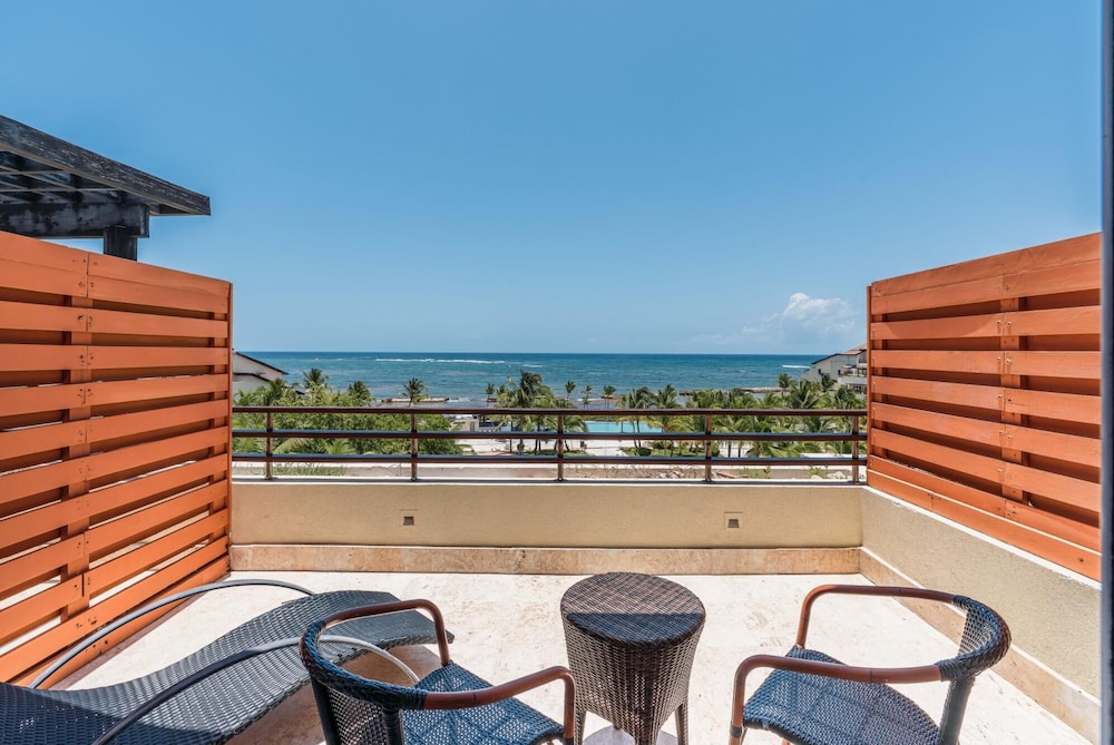 Beachfront w Jacuzzi Sotogrande at Cap Cana view 3