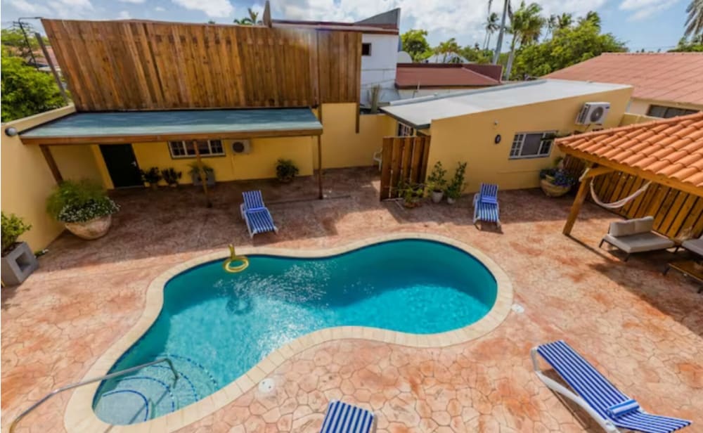 NEW 6br6 5BA Villa 200m to Beach w Privatepool