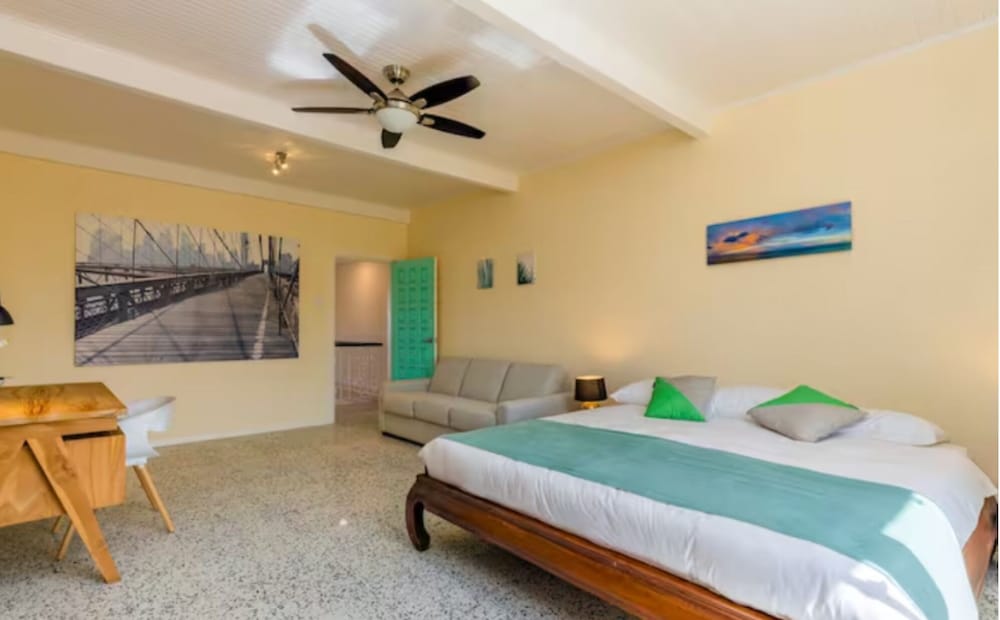 NEW 6br6 5BA Villa 200m to Beach w Privatepool