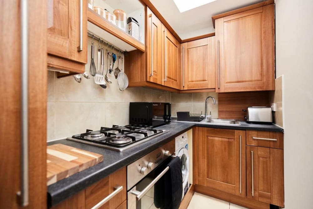 The Putney Getaway - Bewitching 1bdr Flat With Patio