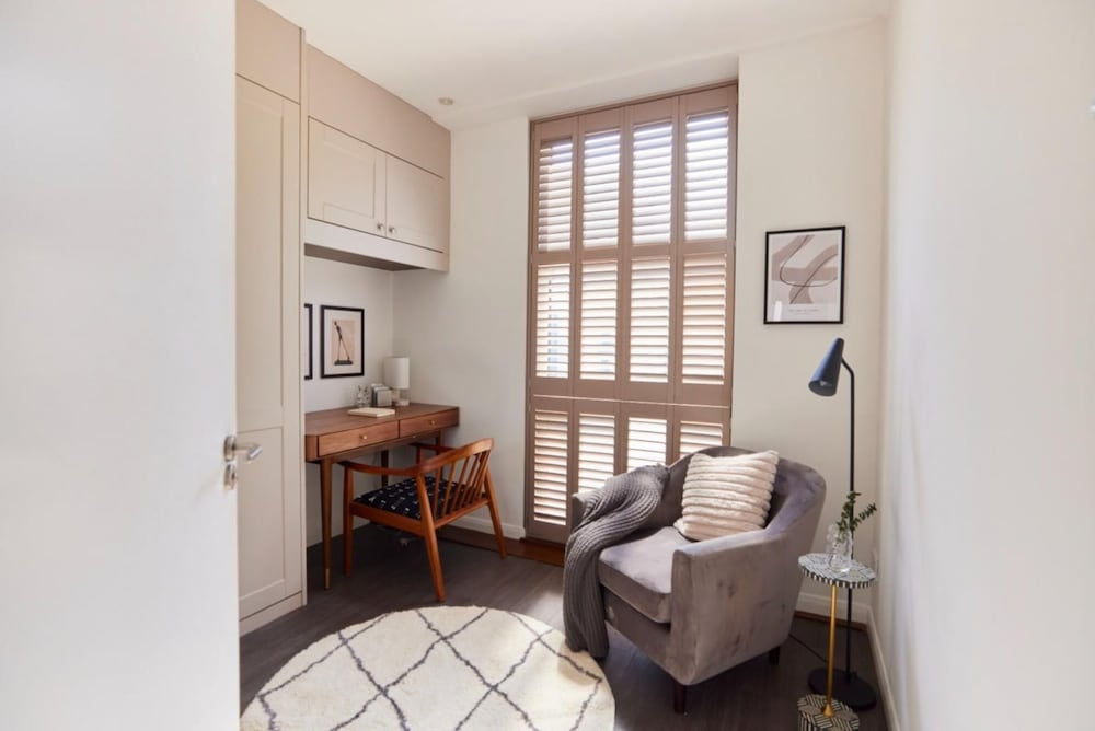 The Swiss Cottage Wonder - Glittering 2bdr House With Garden