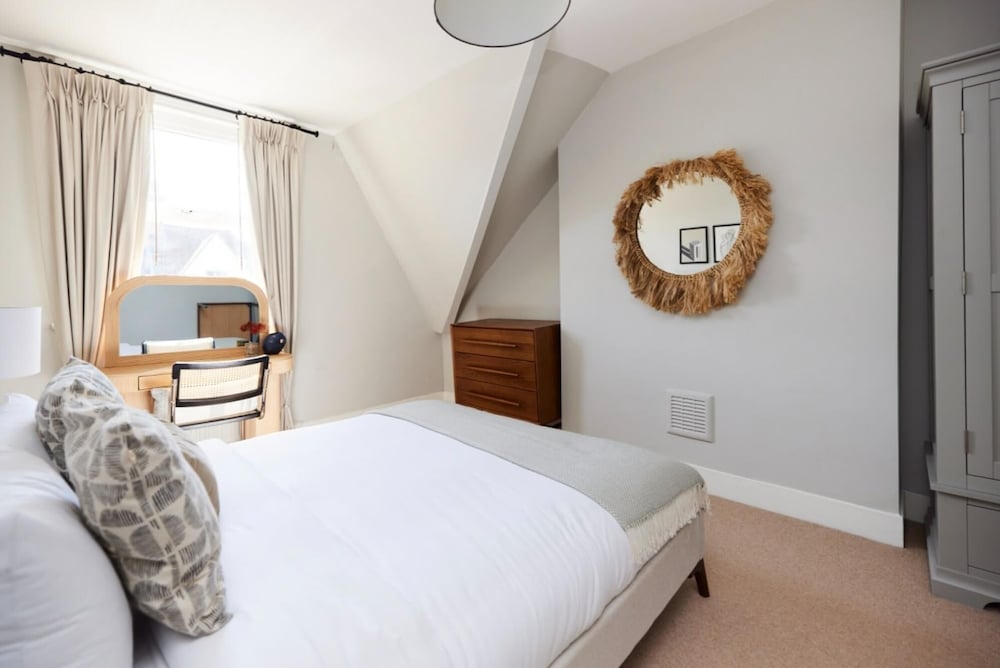 The Lambeth Arms - Prestigious 3bdr Flat