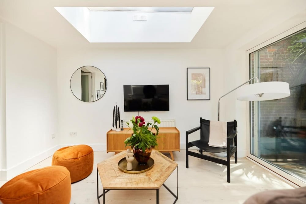 The Lanhill Road Crib - Dazzling 2bdr Flat With Garden