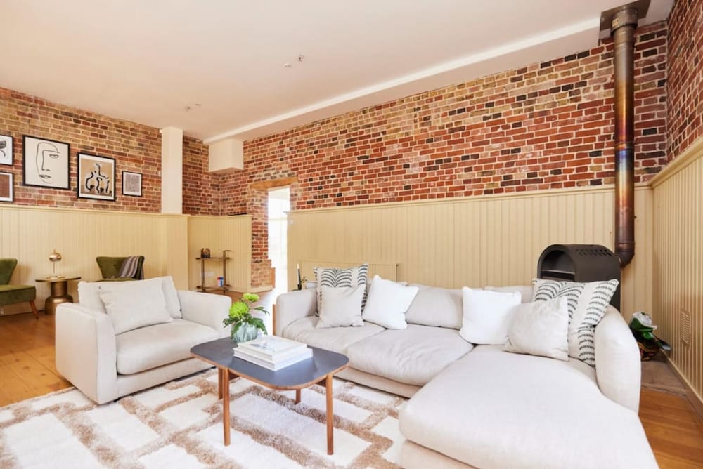 The Chelmsford Hideaway - Spacious 5bdr House With Patio Garden view 3