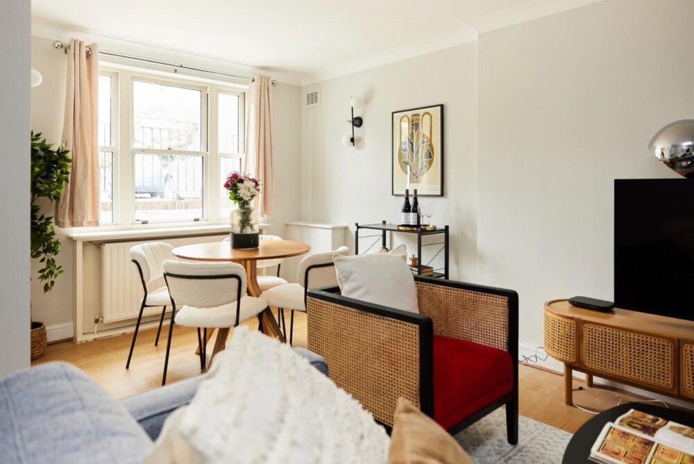The Putney Getaway - Bewitching 1bdr Flat With Patio