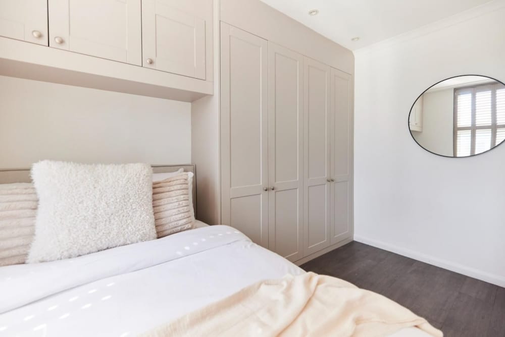 The Swiss Cottage Wonder - Glittering 2bdr House With Garden