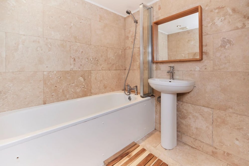 The Carshalton Place - Stunning 1bdr Flat view 4