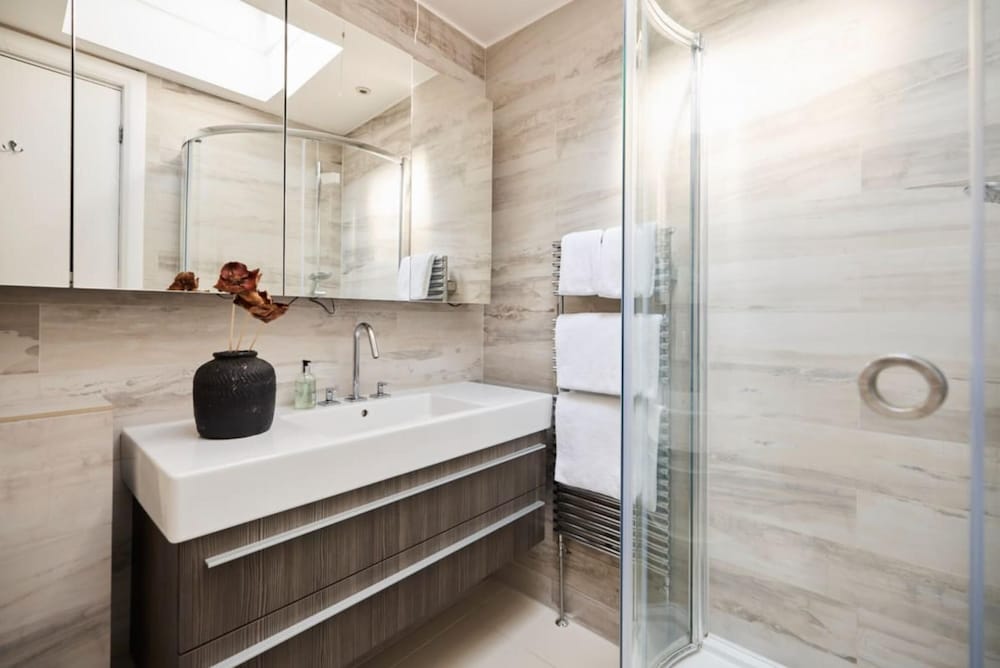 The Swiss Cottage Wonder - Glittering 2bdr House With Garden