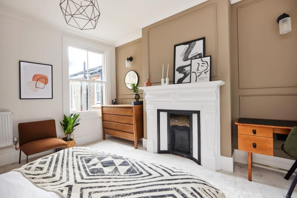 The Elmfield Road Wonder - Dazzling 2bdr Flat