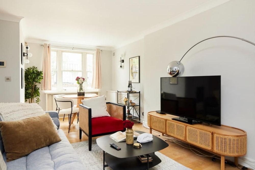 The Putney Getaway - Bewitching 1bdr Flat With Patio